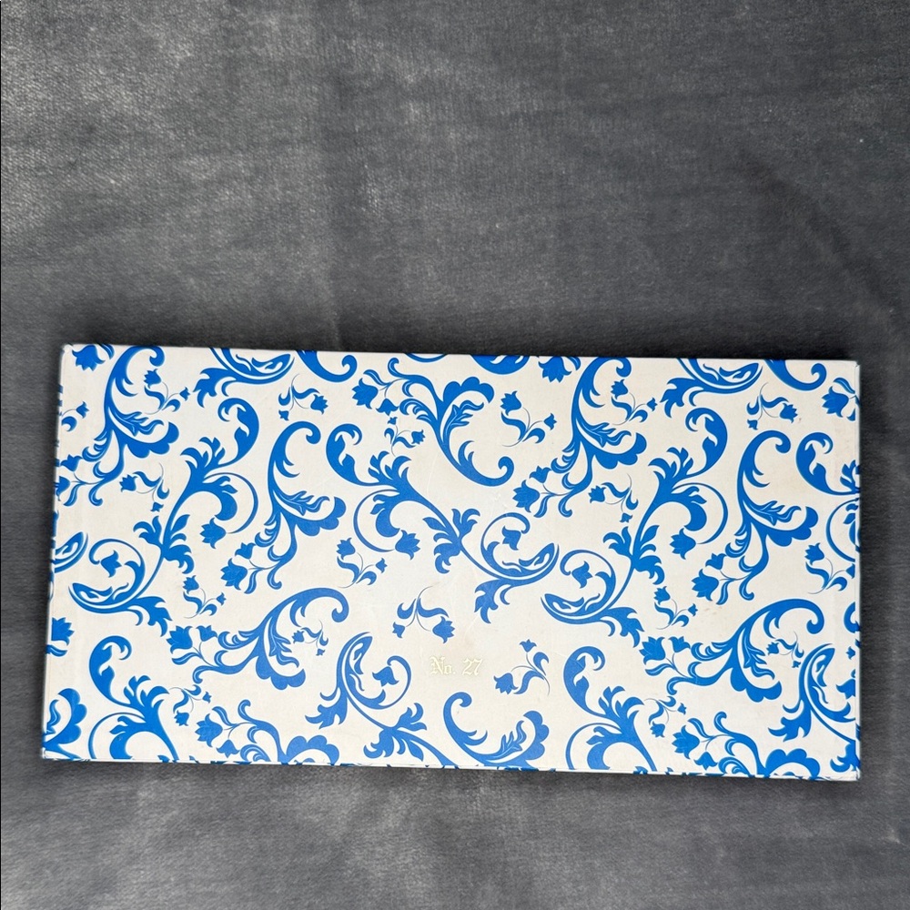 Seint Beauty Blue Floral 27 Palette — Blue Shades Collection - Picture 2 of 6
